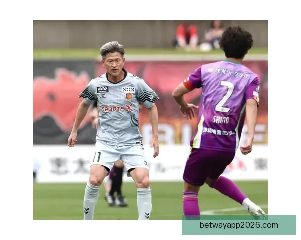 日媒称日本国脚铃木唯人肩部受伤或将缺席比赛一段时间影响球队战力